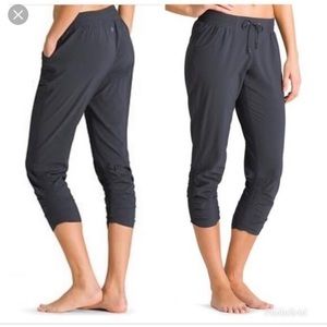 Athleta Prima Capri
